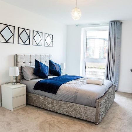A Luxury 2 Bedroom Apartment With 2 Free Parking 채텀 외부 사진