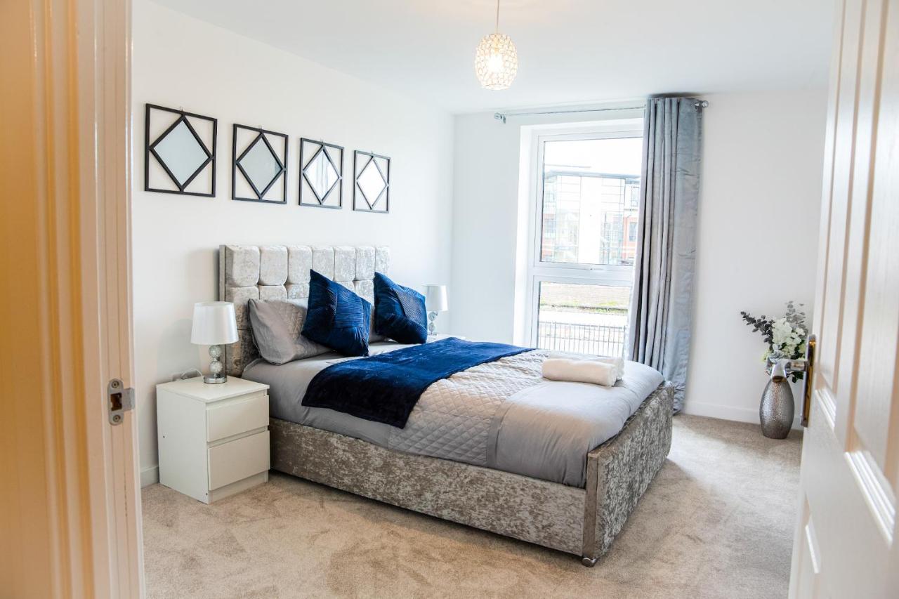 A Luxury 2 Bedroom Apartment With 2 Free Parking 채텀 외부 사진