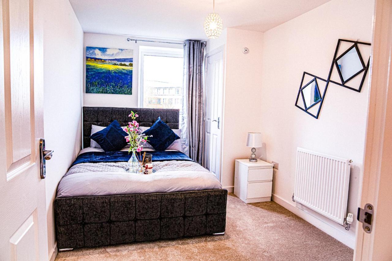 A Luxury 2 Bedroom Apartment With 2 Free Parking 채텀 외부 사진