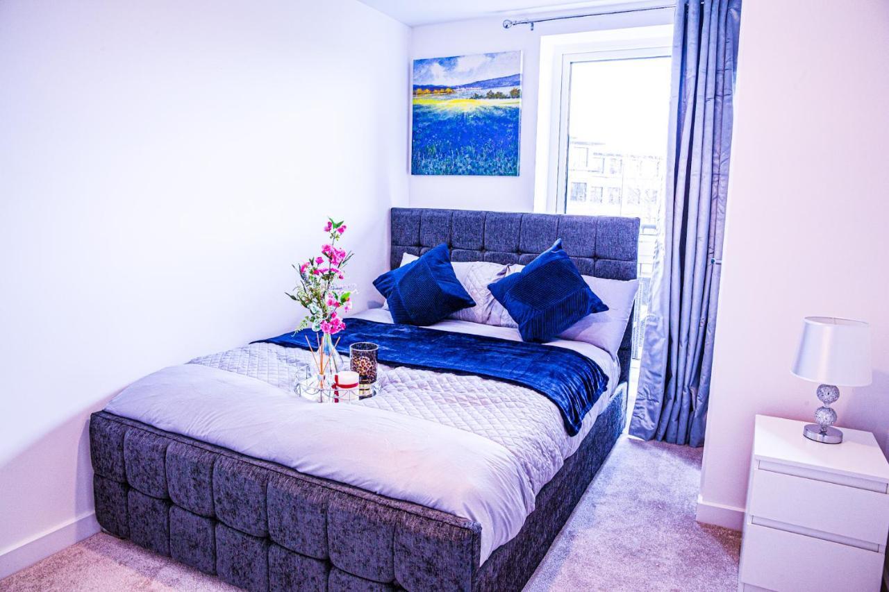 A Luxury 2 Bedroom Apartment With 2 Free Parking 채텀 외부 사진